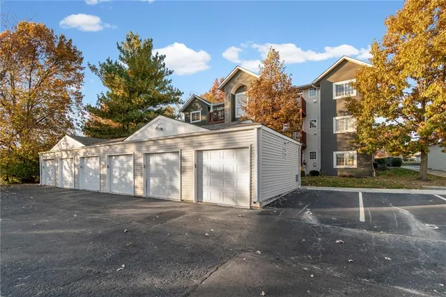 $119,500 | 17201 East 32nd Street South, Unit 6, Independence, MO 64055