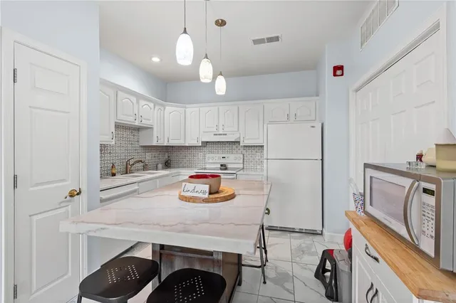 $119,500 | 17201 East 32nd Street South, Unit 6, Independence, MO 64055