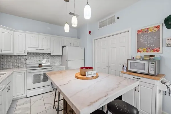 $119,500 | 17201 East 32nd Street South, Unit 6, Independence, MO 64055