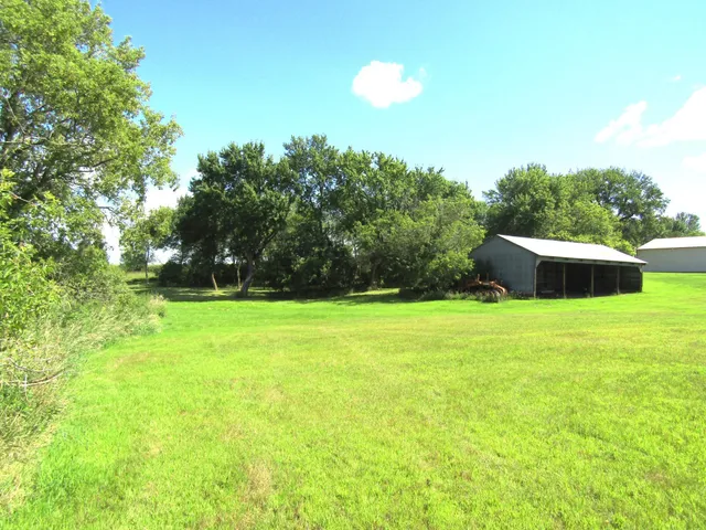 $325,000 | 742 200th Avenue Southwest, Appleton, MN 56208