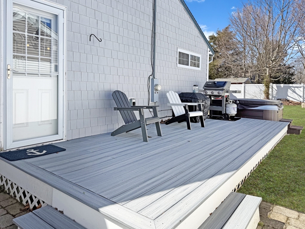 12 Mason St Extension Wareham, MA 02532 - Photo 3 of 27