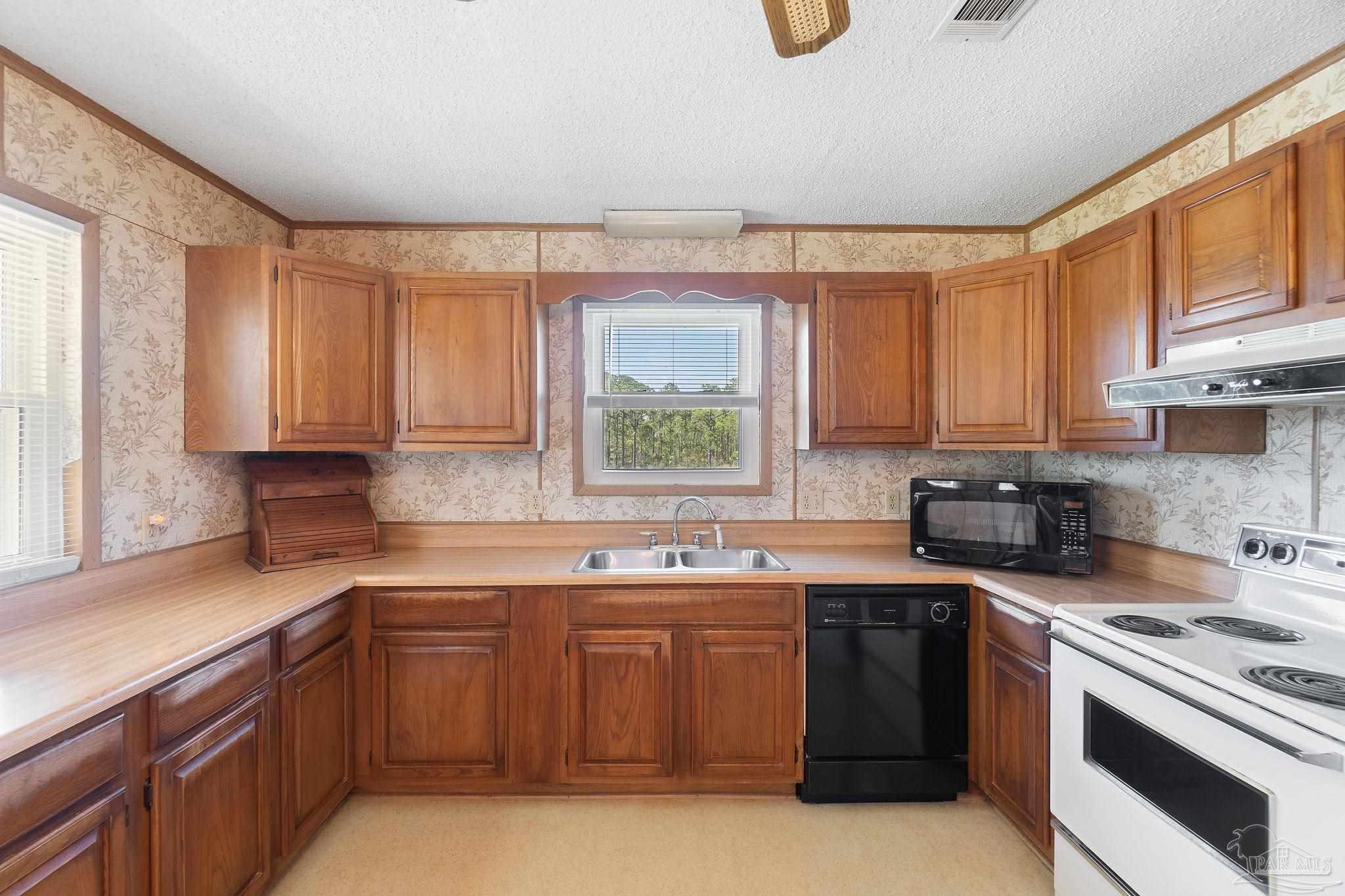 1357 Pearson Road Milton, FL 32583 - Photo 9 of 50