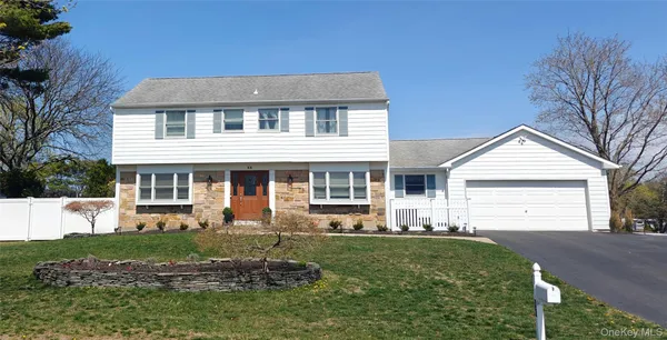 $799,999 | 33 Tulip Hill Lane, Centereach, NY 11720