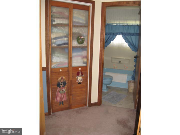 150 Harmony Road Levittown, PA 19056 - Photo 15 of 25 Hallway