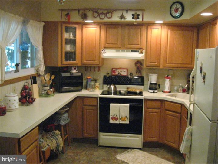 150 Harmony Road Levittown, PA 19056 - Photo 8 of 25 Kitchen