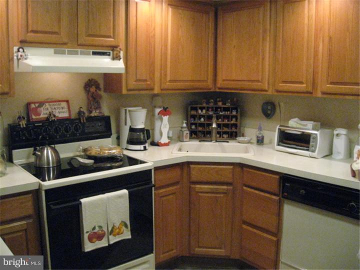150 Harmony Road Levittown, PA 19056 - Photo 9 of 25 Kitchen