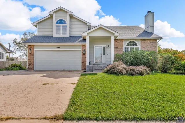 $299,900 | 7741 Southwest 26th Street, Topeka, KS 66614