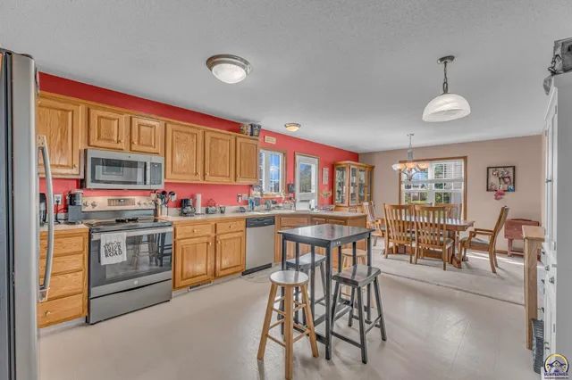 $299,900 | 7741 Southwest 26th Street, Topeka, KS 66614