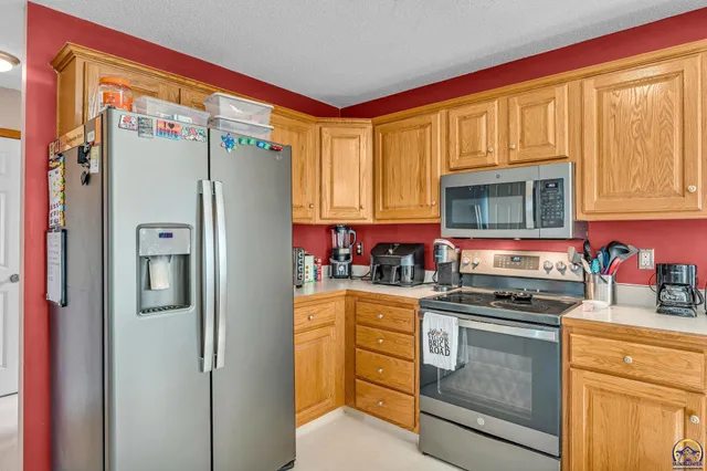 $299,900 | 7741 Southwest 26th Street, Topeka, KS 66614