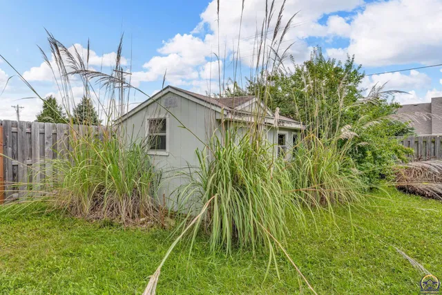 $299,900 | 7741 Southwest 26th Street, Topeka, KS 66614