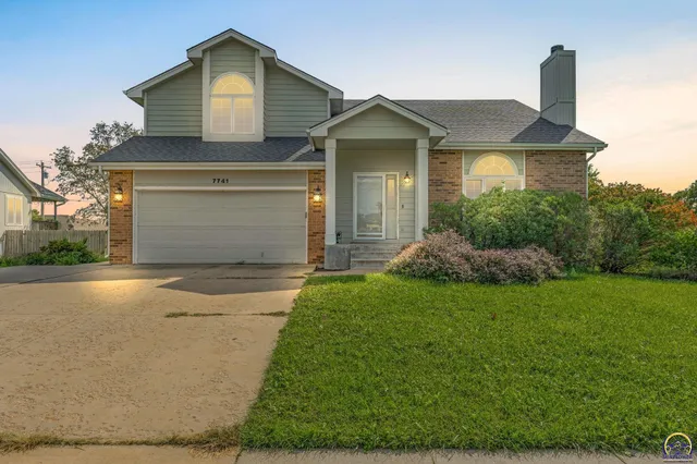 $299,900 | 7741 Southwest 26th Street, Topeka, KS 66614