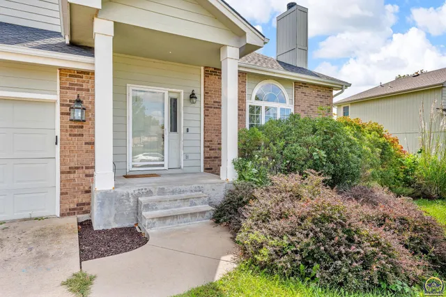 $299,900 | 7741 Southwest 26th Street, Topeka, KS 66614