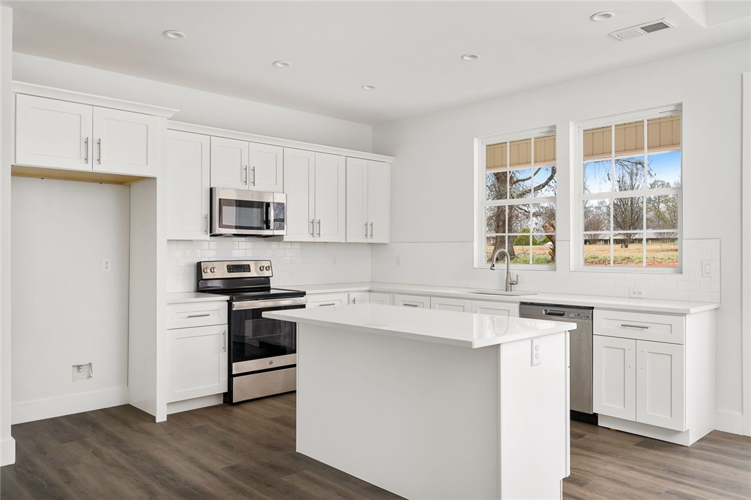 102 Rhoe Circle Anderson, SC 29621 - Photo 3 of 22 Gallery Image 3
