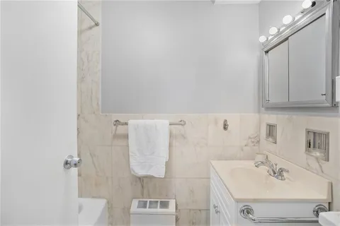 $158,500 | 4601 Fifth Avenue, Unit 626, Pittsburgh, PA 15213