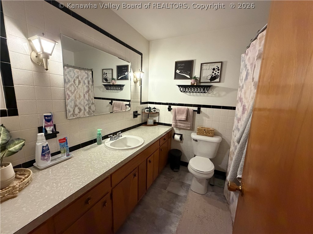 4929 Sandhill Road Point Pleasant, WV 25550 - Photo 20 of 28 Hall Full Bath