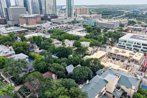 $2,795 | 1106 West 6th Street, Unit 212, Austin, TX 78703