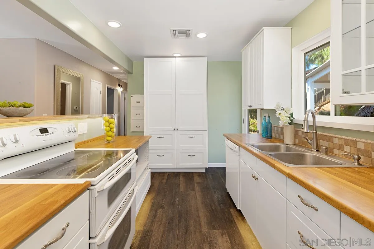 9109 Heatherdale Street Santee, CA 92071 - Photo 14 of 26 Gallery Image 14