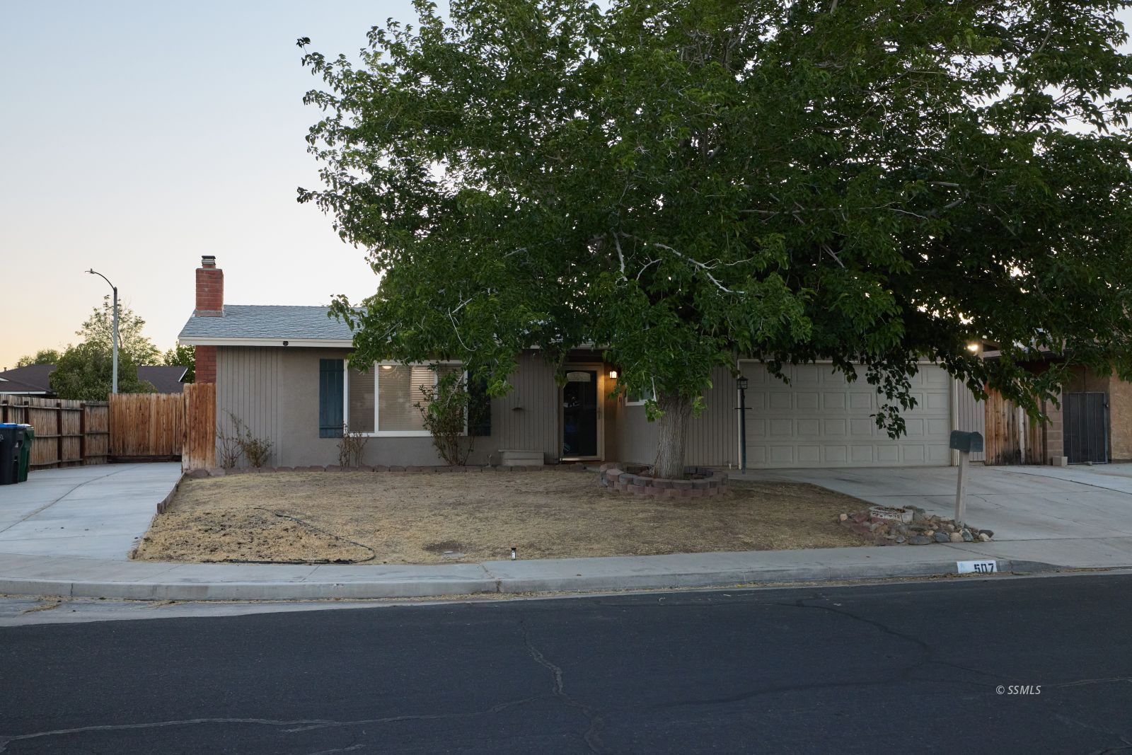 507 South Alvord Street Ridgecrest, CA 93555 - Photo 2 of 27