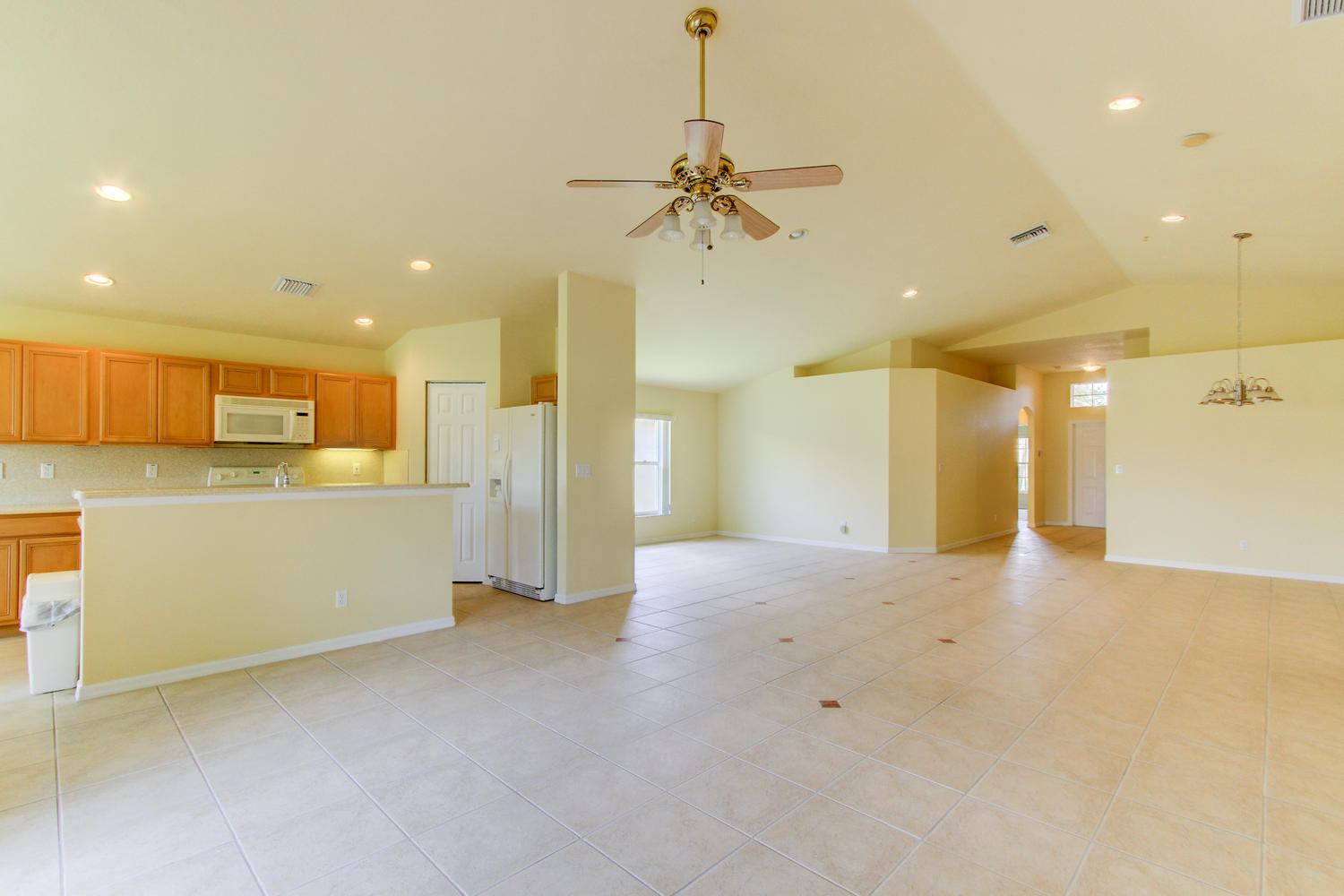12091 Roma Road Boynton Beach, FL 33436 - Photo 4 of 21 photo_12794708-1500x1000
