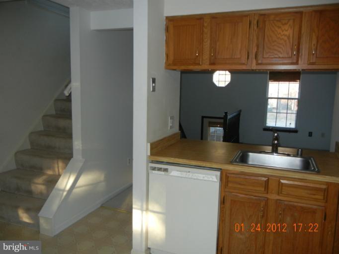 1922 Belmont Ridge Court Reston, VA 20191 - Photo 23 of 24 Kitchen