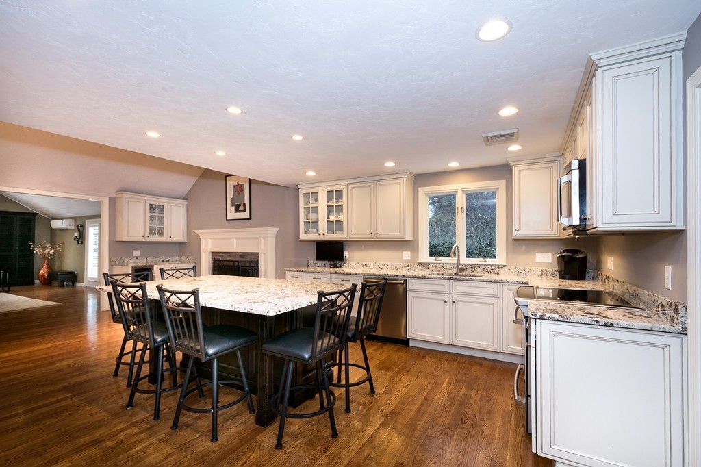 111 Gerard Road Norwell, MA 02061 - Photo 4 of 18 Gallery Image 4