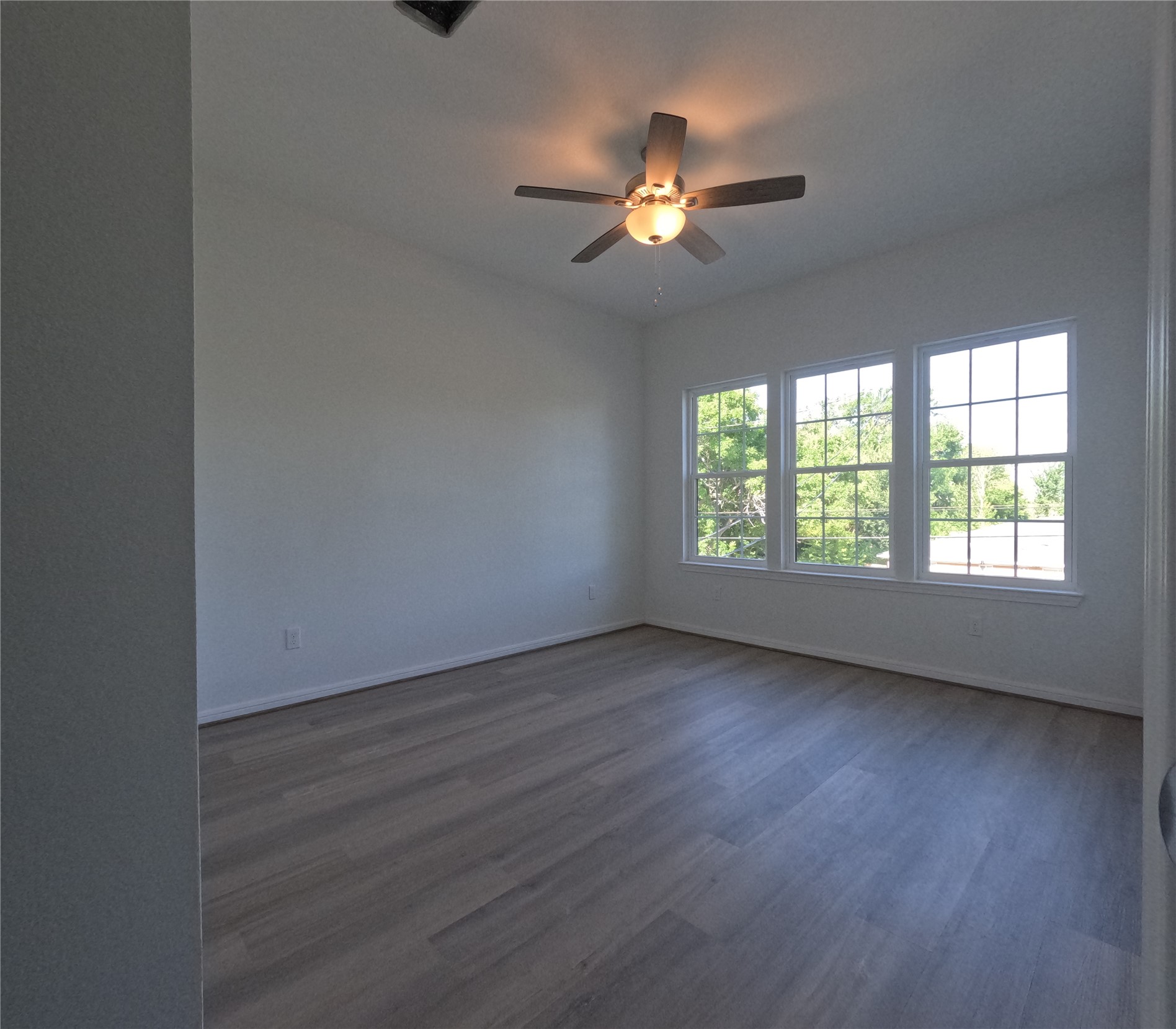 9427 Coffee Street Houston, TX 77033 - Photo 16 of 23 2nd Secondary Bedroom