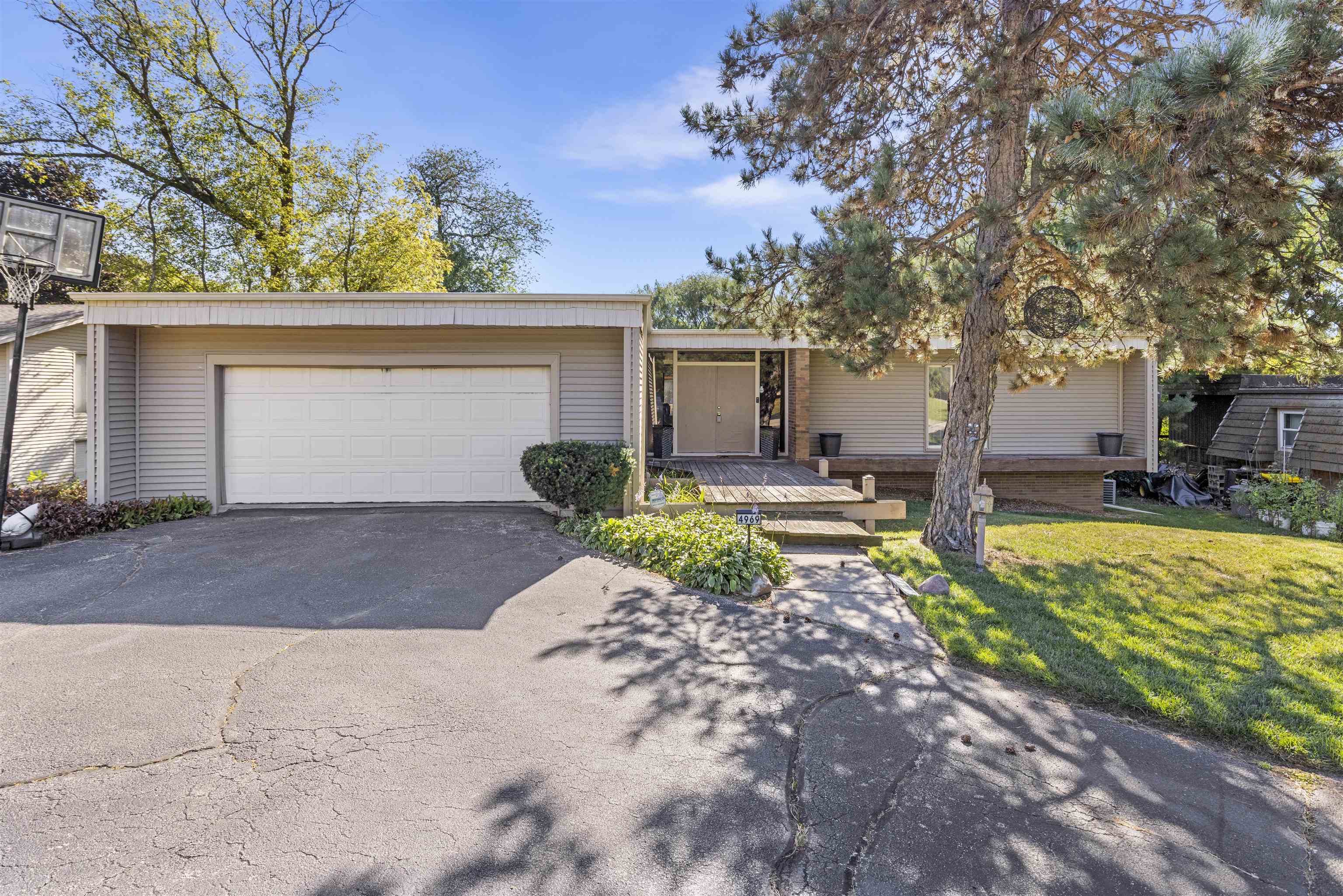 4969 Brookview Road Rockford, IL 61107 - Photo 1 of 34 a front view of a house with garden