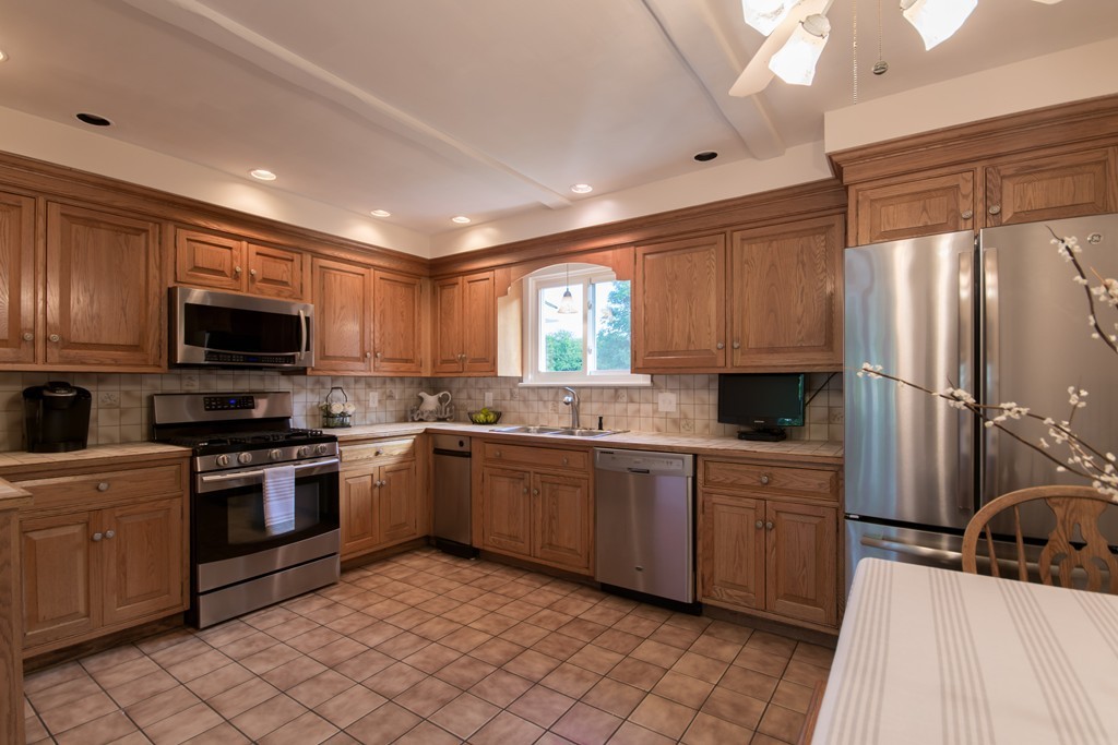 49 Harbor Road Swansea, MA 02777 - Photo 3 of 25 Gallery Image 3