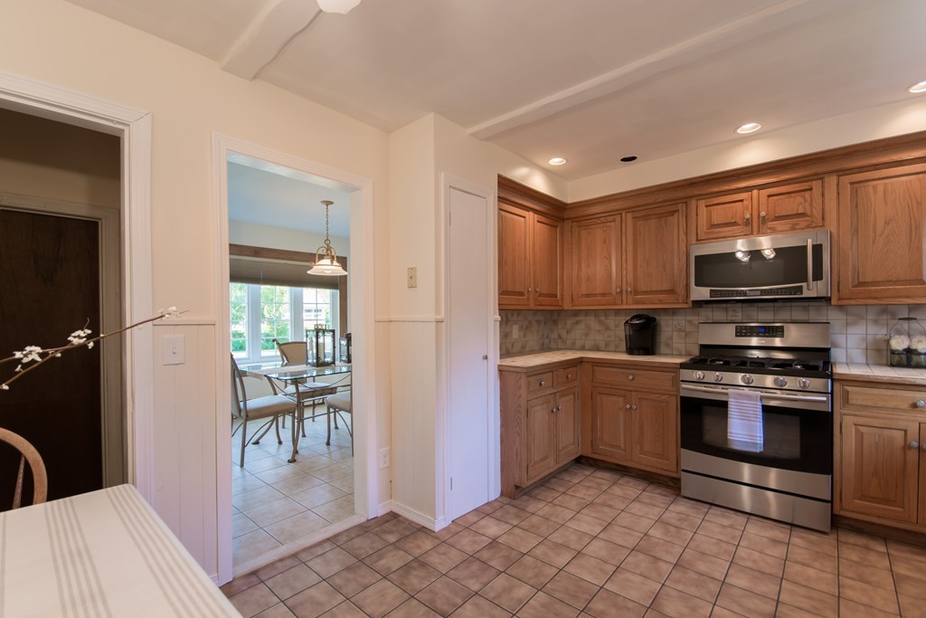49 Harbor Road Swansea, MA 02777 - Photo 4 of 25 Gallery Image 4