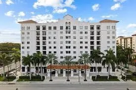 a view of a back yard of the building