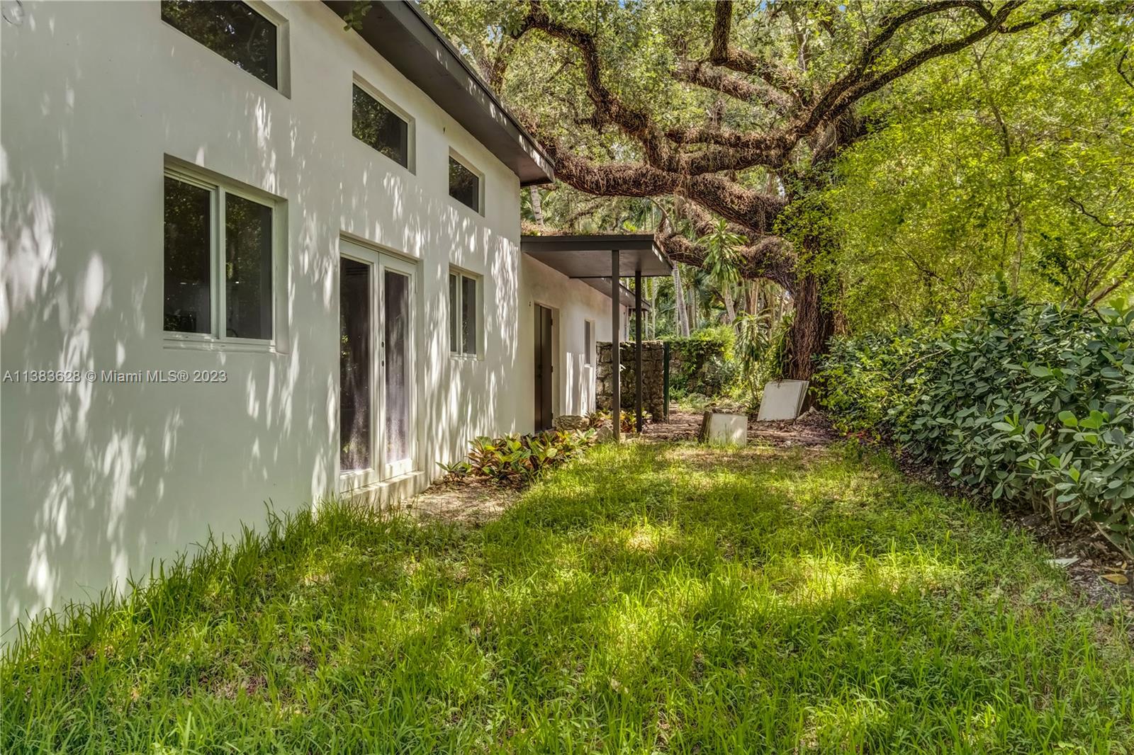 3635 Douglas Road Miami, FL 33133 - Photo 4 of 31 Gallery Image 4