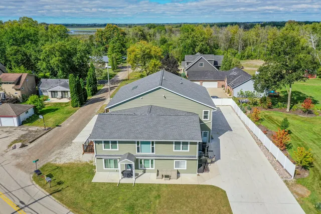 $1,895,000 | 7134 North Tichigan Road, Waterford, WI 53185