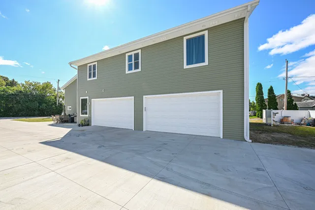 $1,895,000 | 7134 North Tichigan Road, Waterford, WI 53185