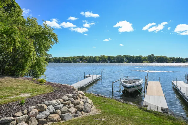 $1,895,000 | 7134 North Tichigan Road, Waterford, WI 53185