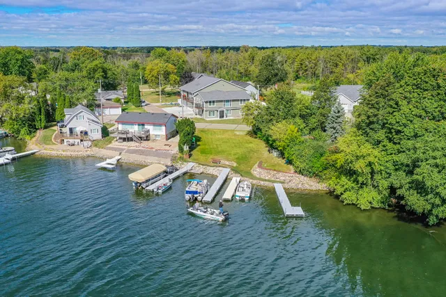 $1,895,000 | 7134 North Tichigan Road, Waterford, WI 53185