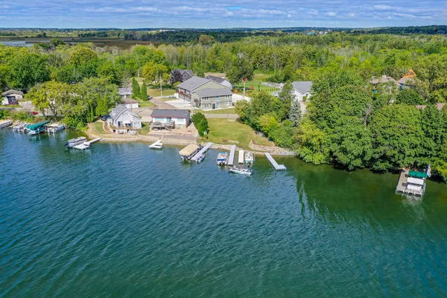 $1,895,000 | 7134 North Tichigan Road, Waterford, WI 53185