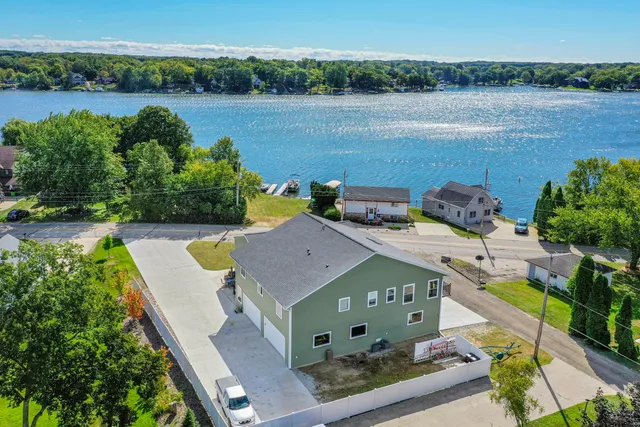 $1,895,000 | 7134 North Tichigan Road, Waterford, WI 53185