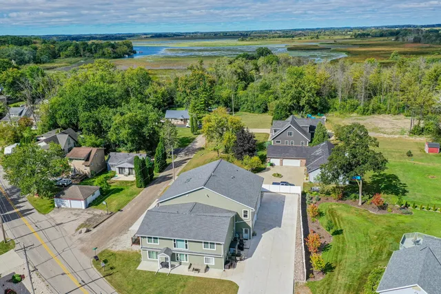 $1,895,000 | 7134 North Tichigan Road, Waterford, WI 53185