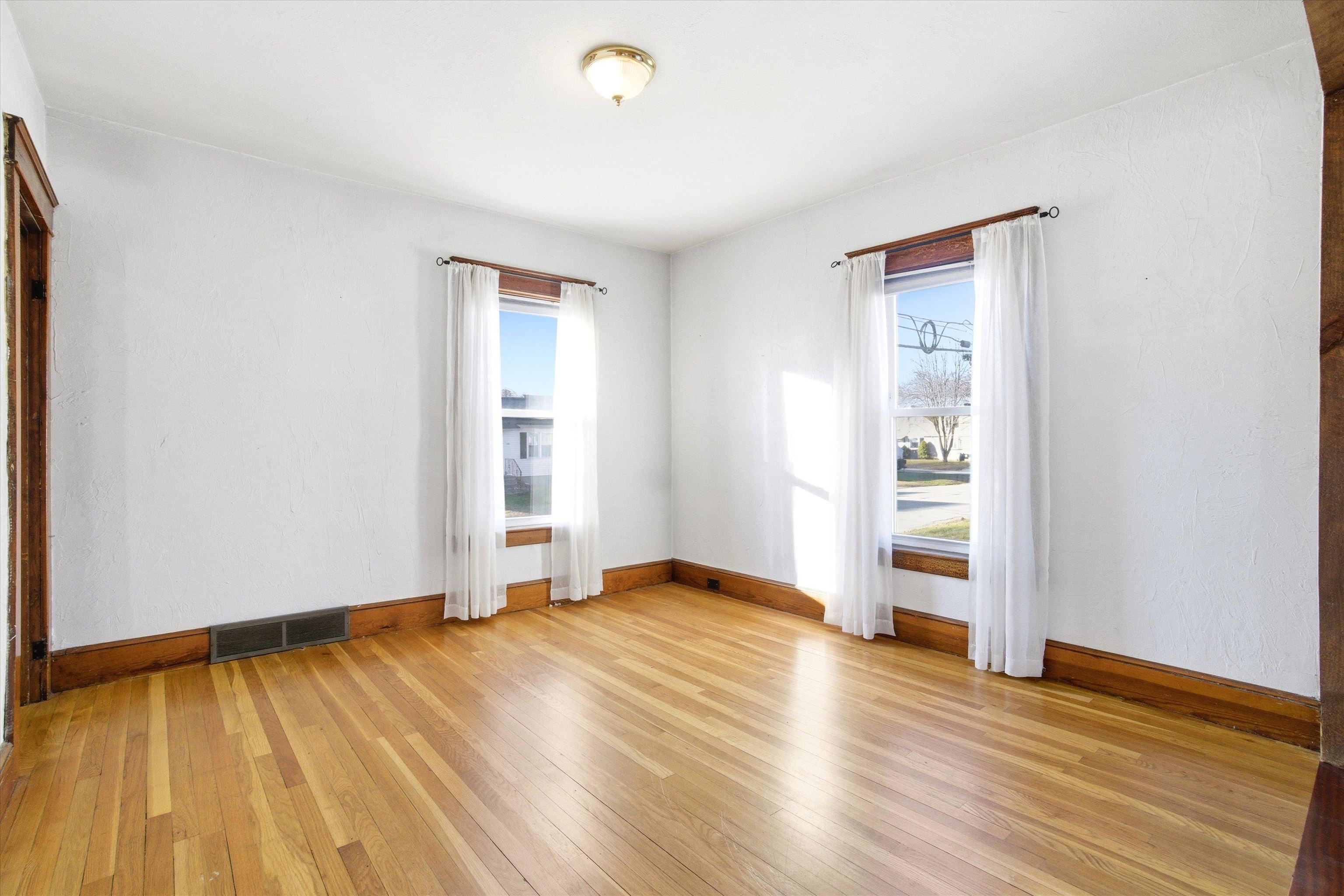 241 Porter Street Manchester, NH 03103 - Photo 18 of 35