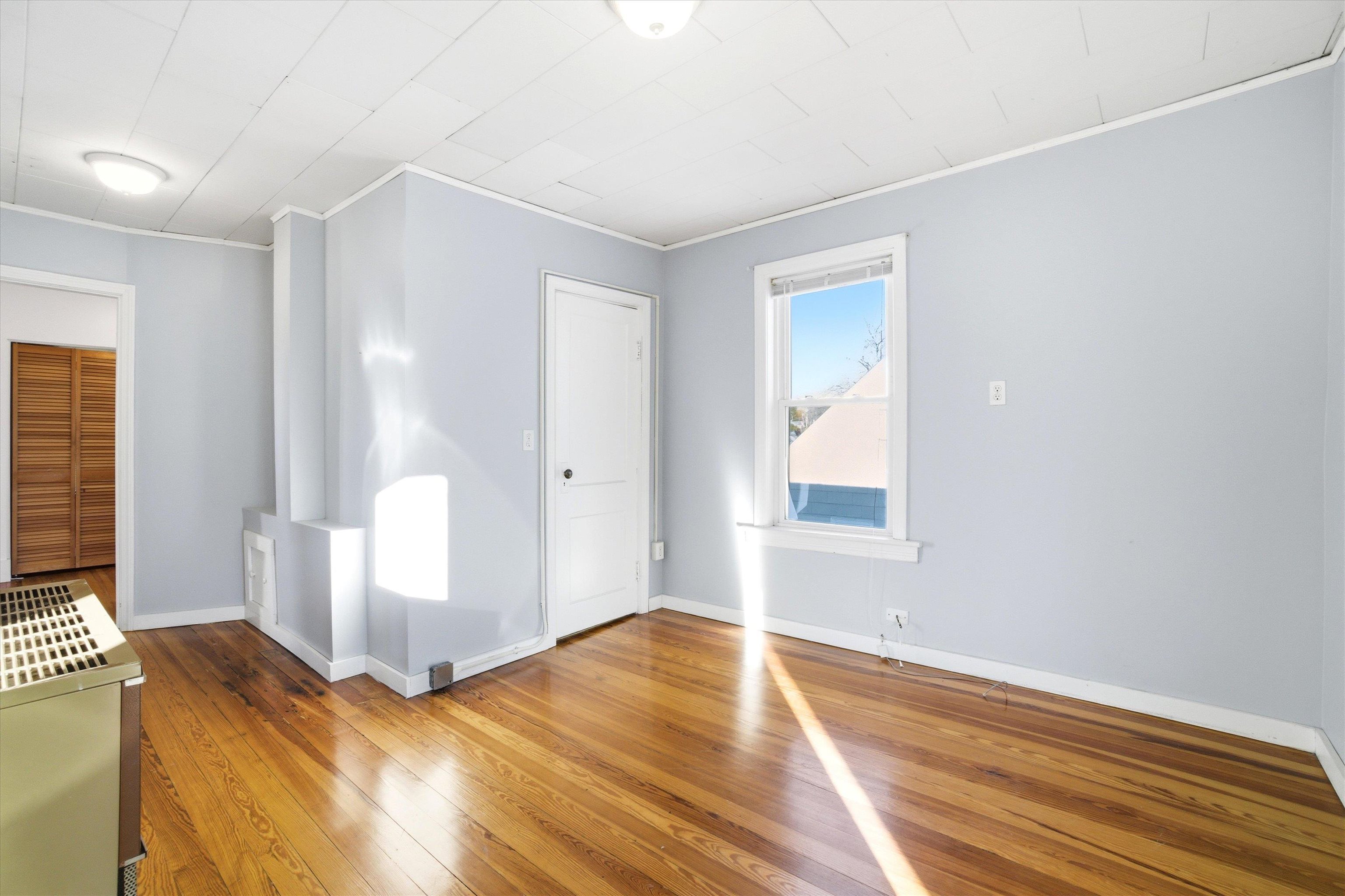 241 Porter Street Manchester, NH 03103 - Photo 23 of 35