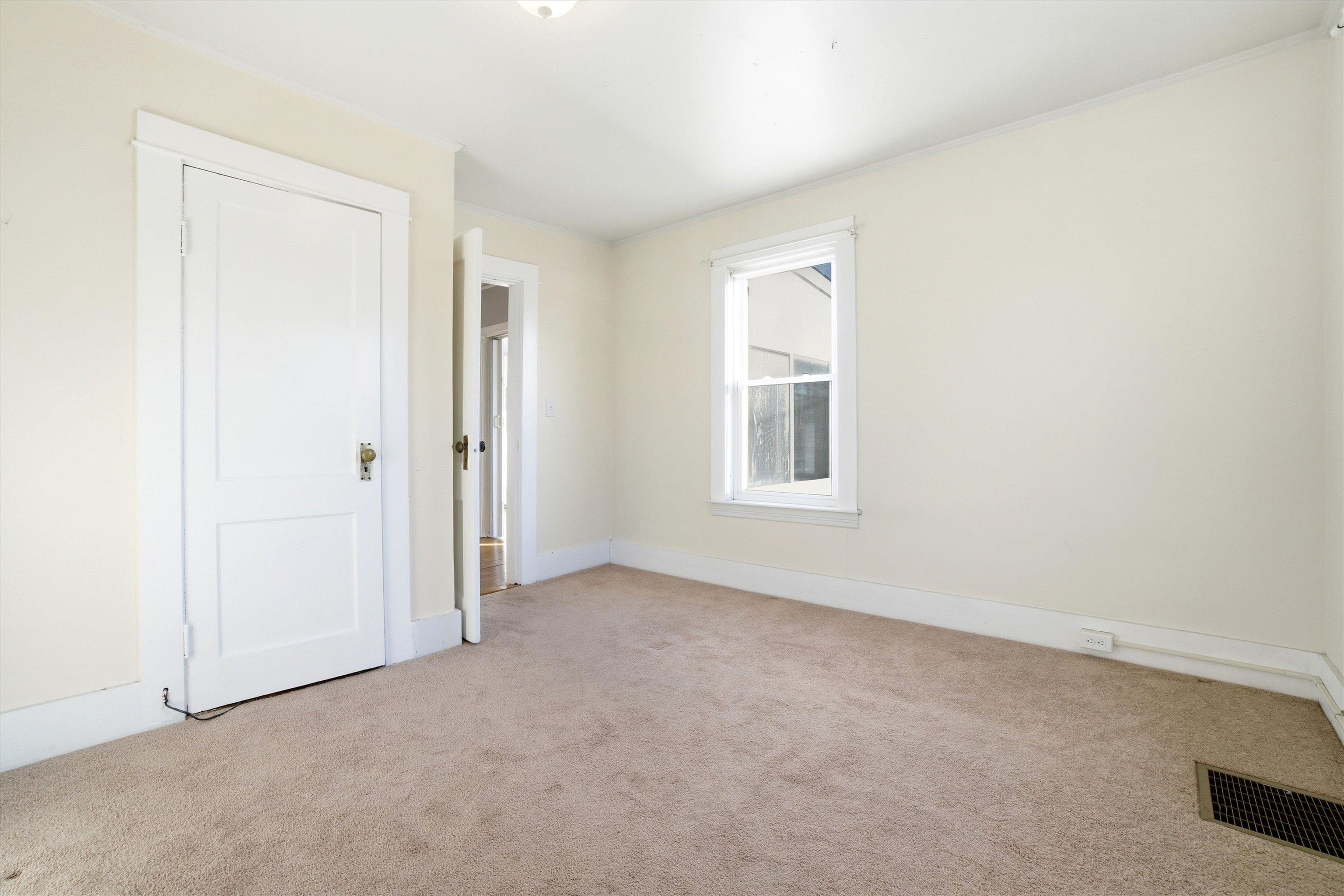 241 Porter Street Manchester, NH 03103 - Photo 29 of 35