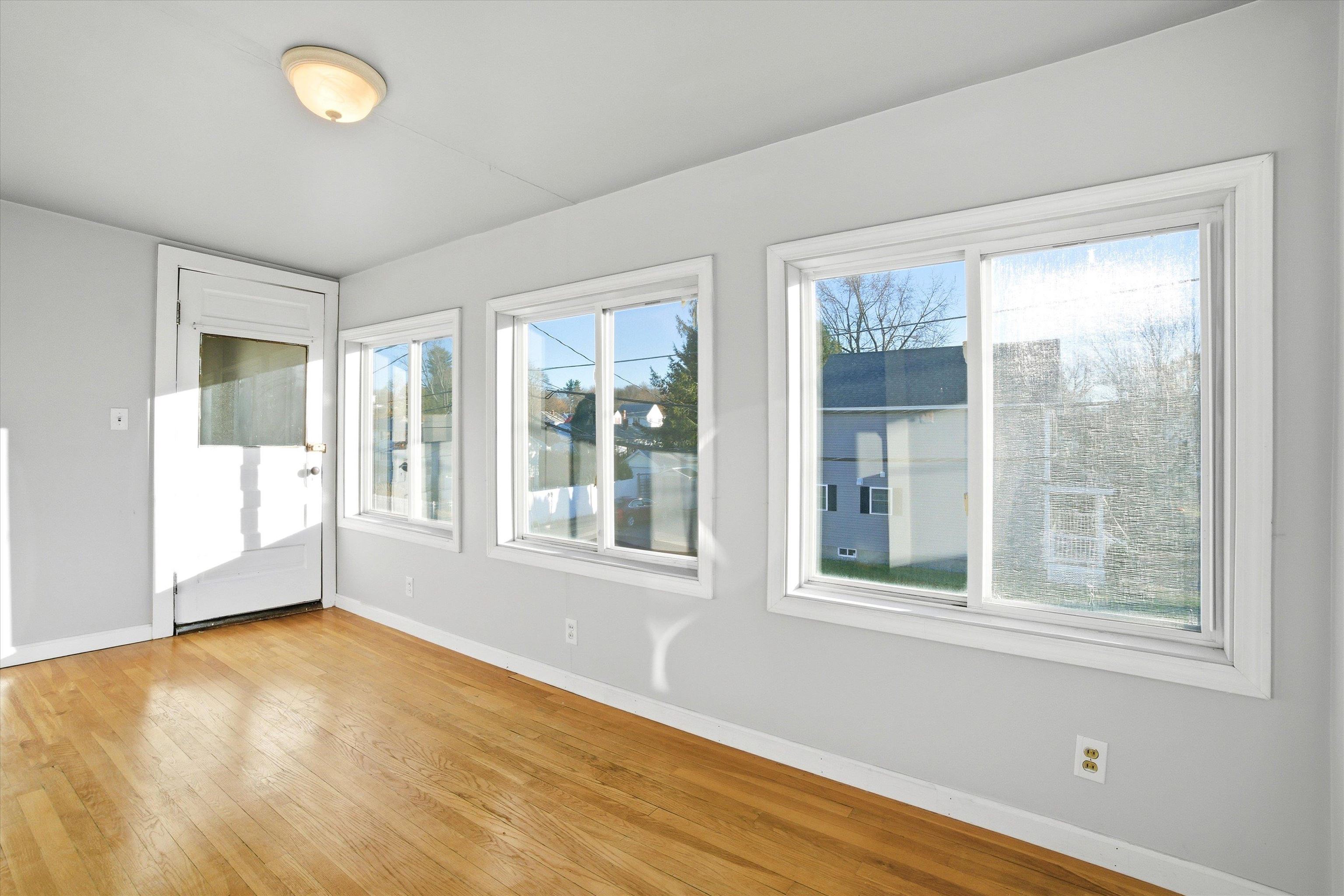 241 Porter Street Manchester, NH 03103 - Photo 31 of 35