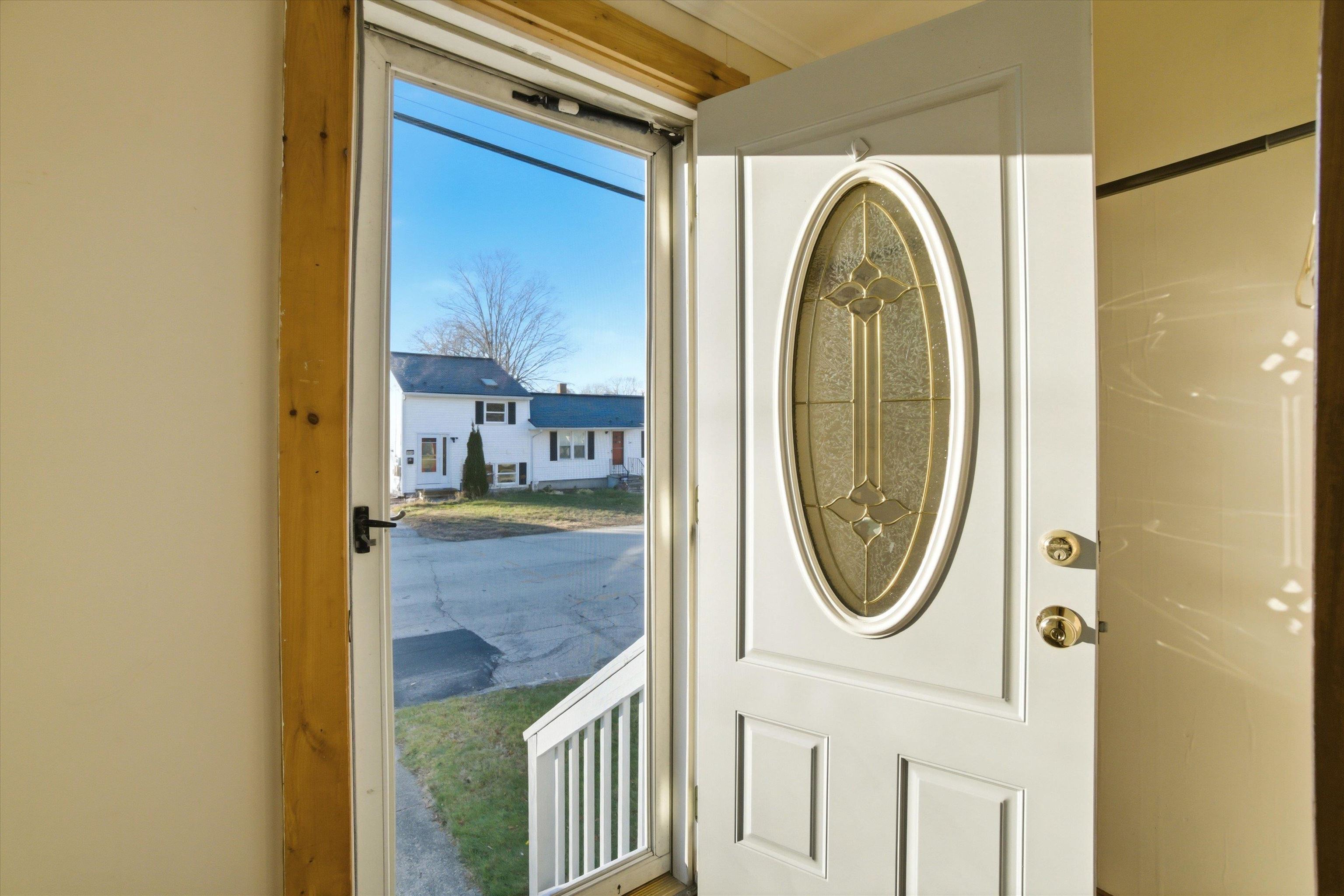 241 Porter Street Manchester, NH 03103 - Photo 4 of 35