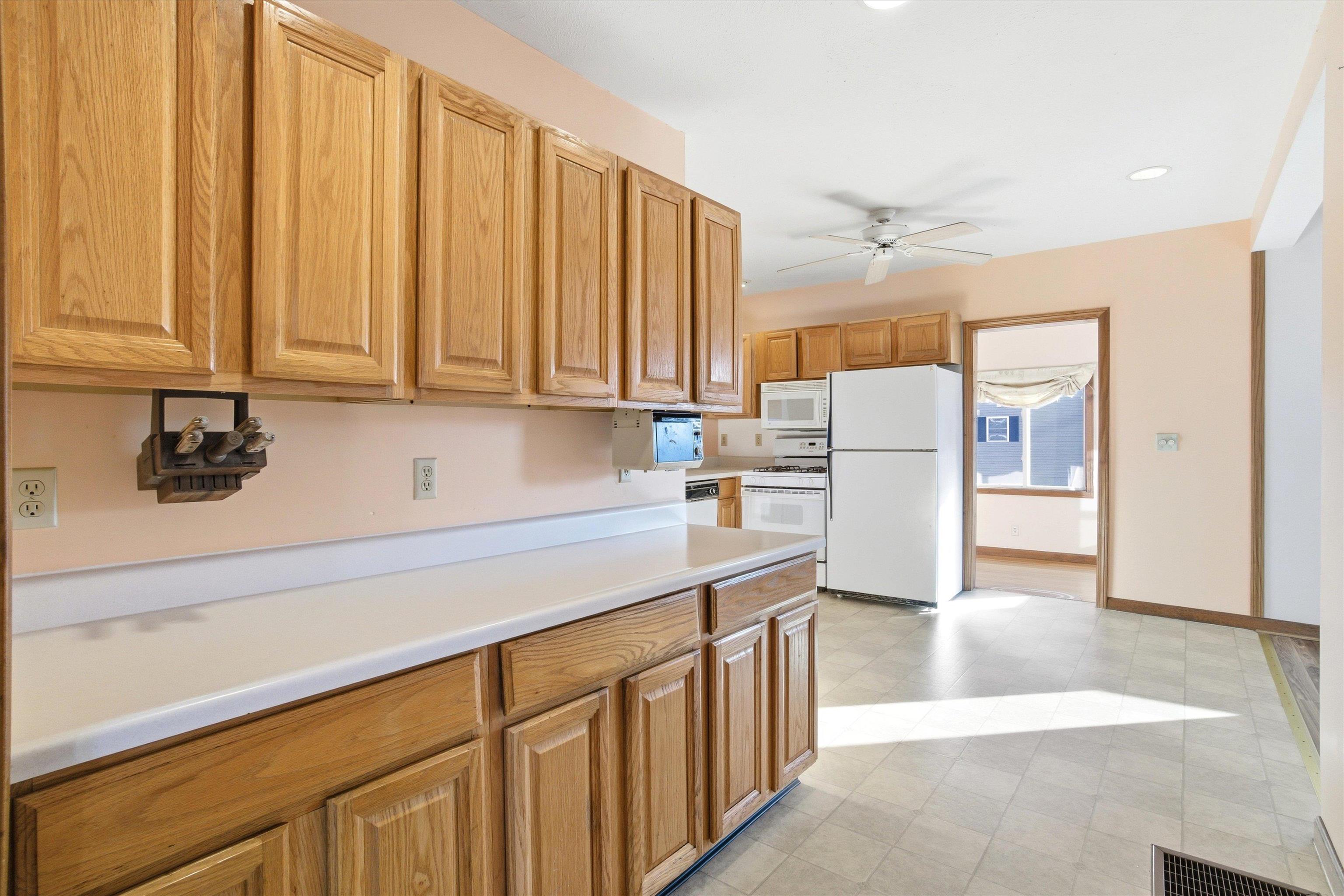 241 Porter Street Manchester, NH 03103 - Photo 6 of 35