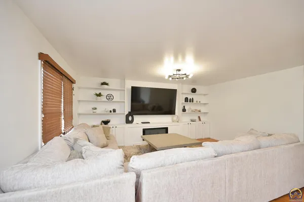 $280,000 | 413 Madore Street, Silver Lake, KS 66539