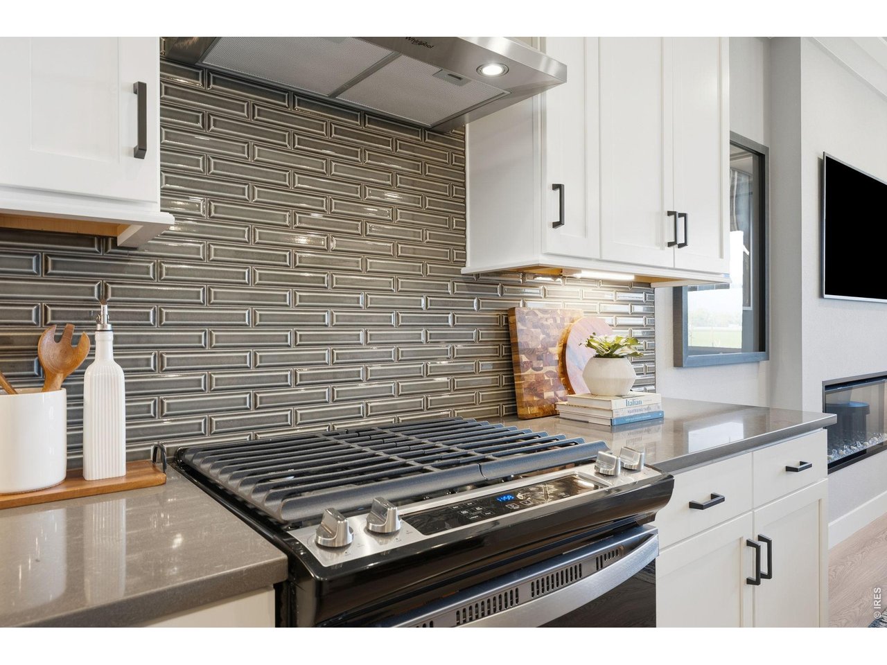 990 Nettle Lane Fort Collins, CO 80524 - Photo 13 of 39 3D backsplash with a slide-in gas range
