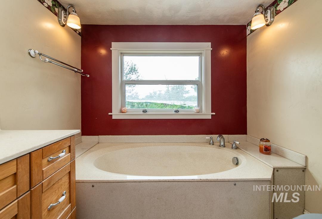 595 Cemetery Road Cambridge, ID 83610 - Photo 29 of 47 Deep soaking tub with chrome fixtures