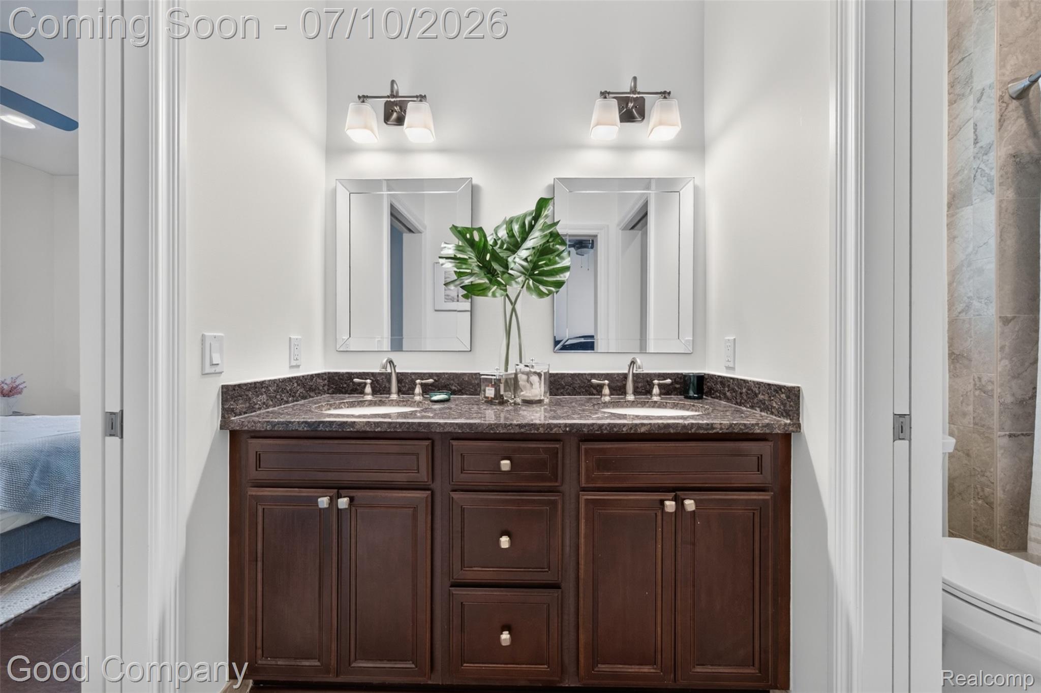 1946 Acorn Glen Rochester, MI 48306 - Photo 47 of 71 JACK AND JILL BATH VANITY