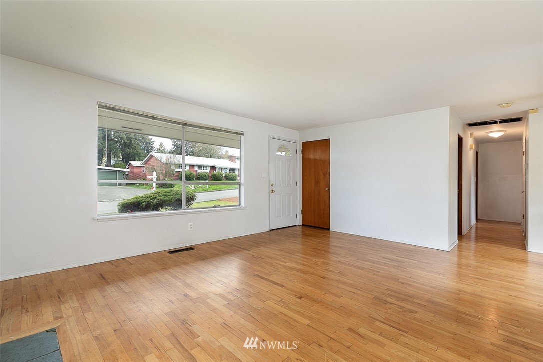 3307 Northeast 10th Place Renton, WA 98056 - Photo 9 of 20 Gallery Image 9