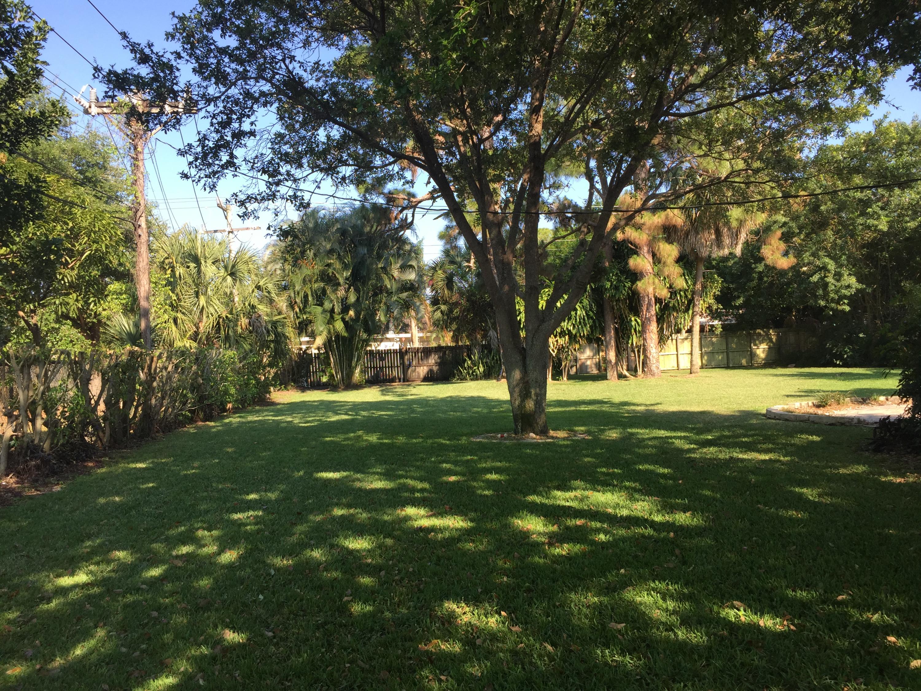 1221 Southwest 4th Street Boca Raton, FL 33486 - Photo 9 of 21 Back yard 1.JPG